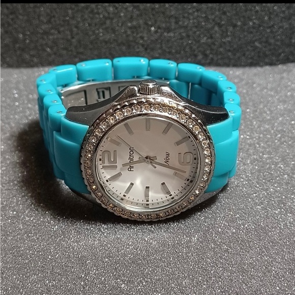 Armitron Now Ladies Quartz Watch - Silver Tone/Crystals Y121E Blue Band Working - Picture 1 of 6